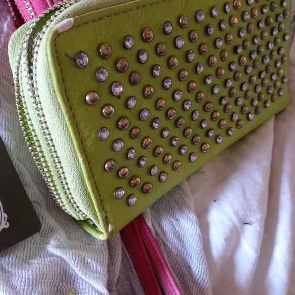 All vegan wallets or wrislets - Picture 7 of 8